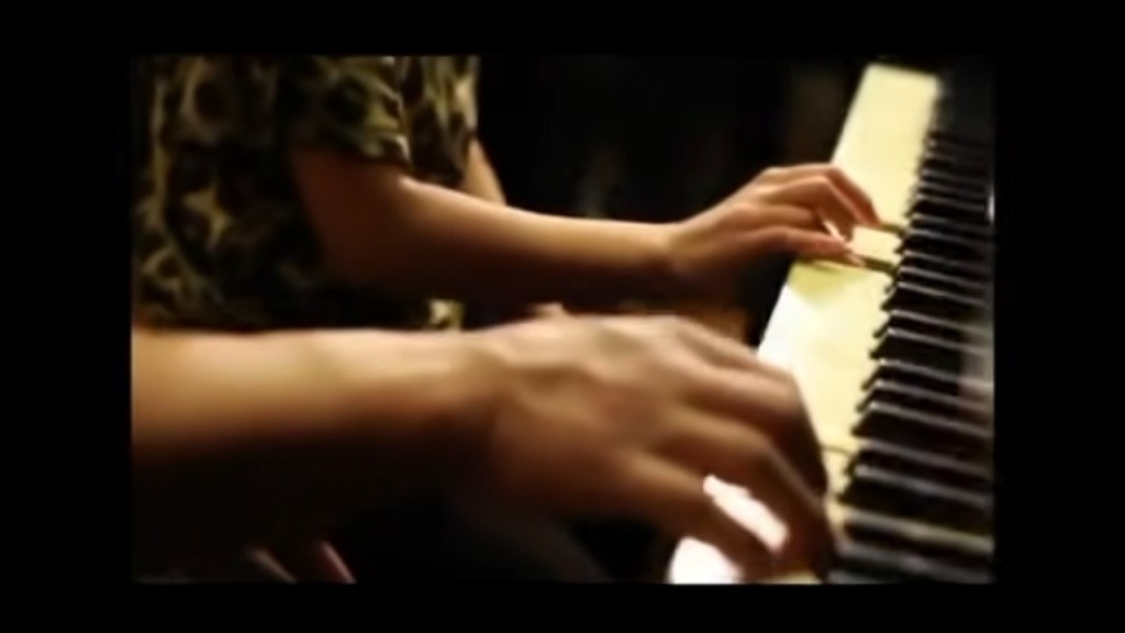 陳奕迅2011年歌曲《BABY SONG》是他與女兒陳康堤第一首合作的歌曲。 陳奕迅2011年歌曲《BABY SONG》是他與女兒陳康堤第一首合作的歌曲。