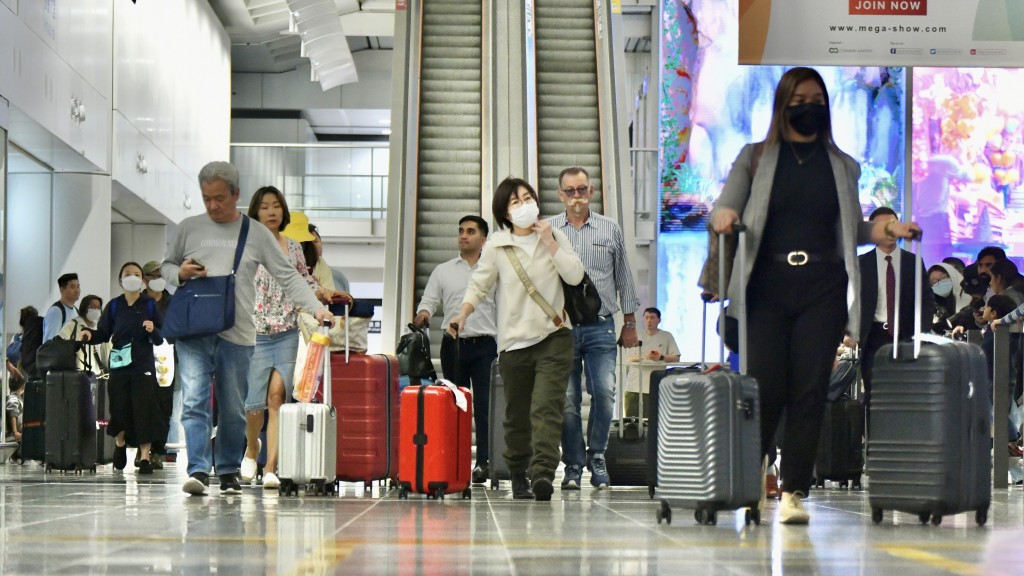 旅發局表示,本港4月錄得逾289萬旅客來訪,當中內地旅客佔8成。資料圖片