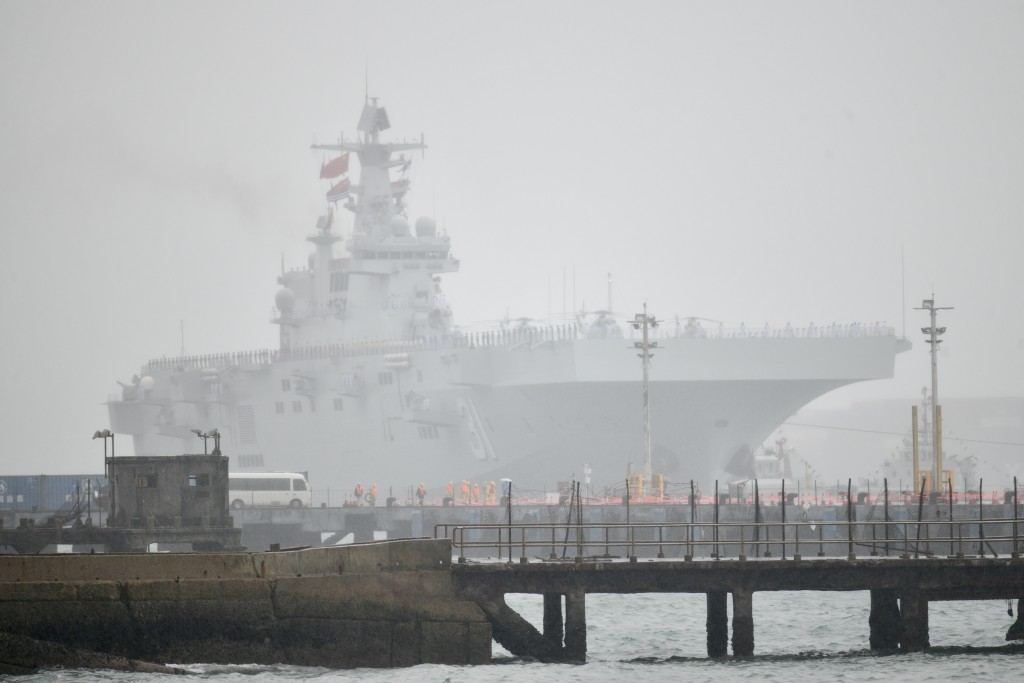 海南艦和長沙艦抵港。盧江球攝