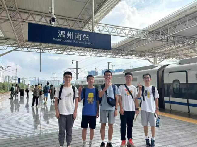 杭州第二中學濱江校區男生宿舍204寢室,6名室友盡入名校成為佳話。潮新聞 杭州第二中學濱江校區男生宿舍204寢室,6名室友盡入名校成為佳話。潮新聞
