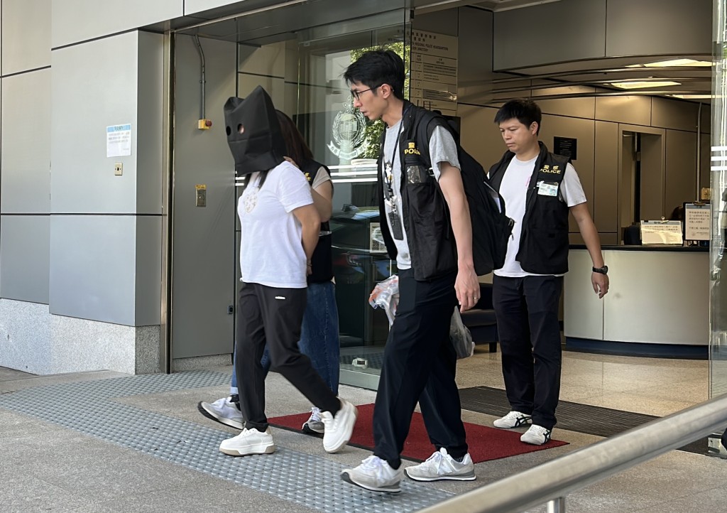 被捕女子。