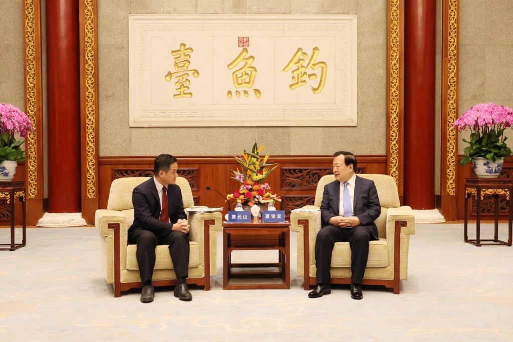 特首政策組早前訪京，與港澳辦主任夏寶龍會面。（特首政策組網站）