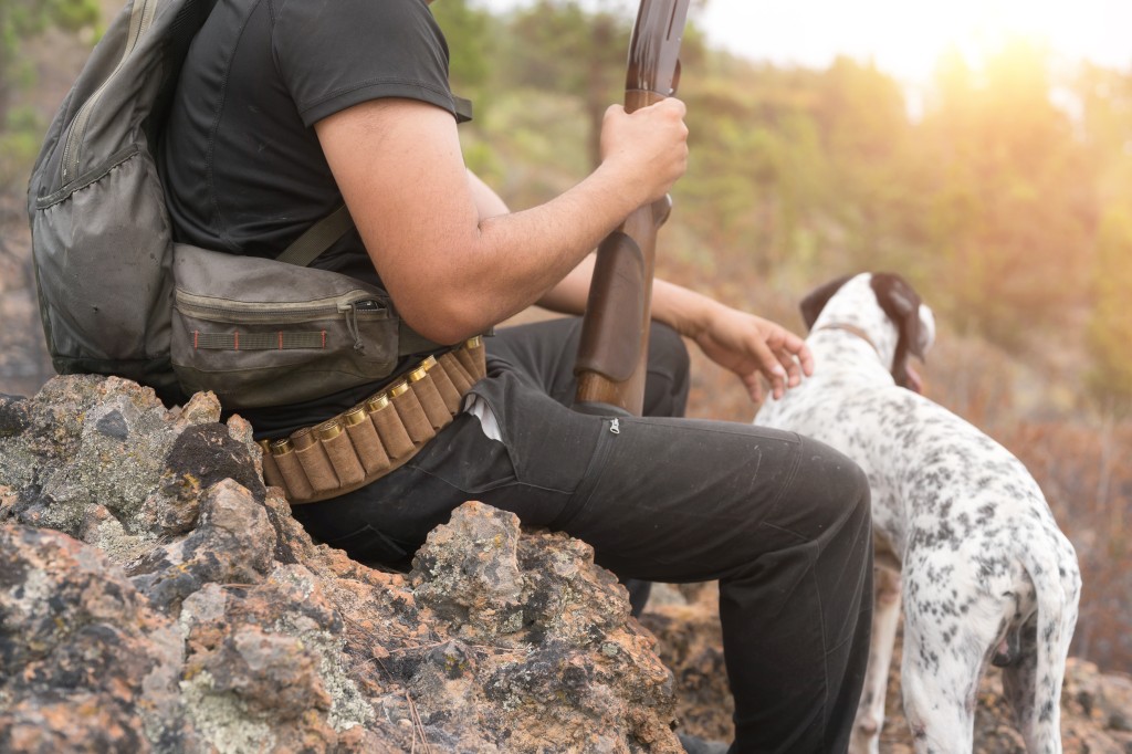 男子因散弹枪擦枪走火被射伤背部。（示意图）iStock