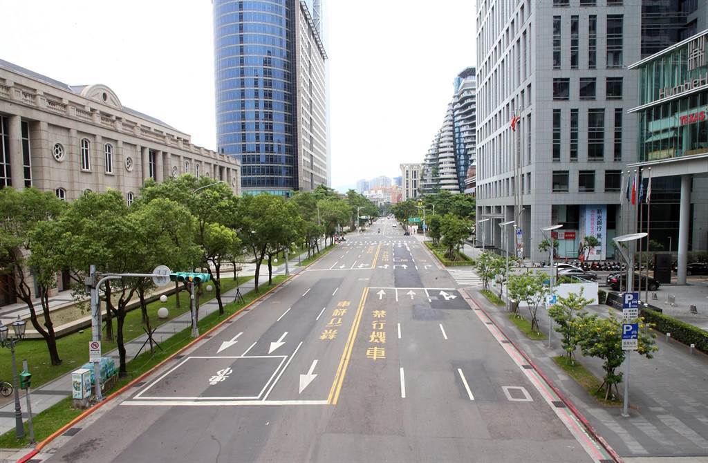 台北市信義區像空城般沒有人潮。網上圖片