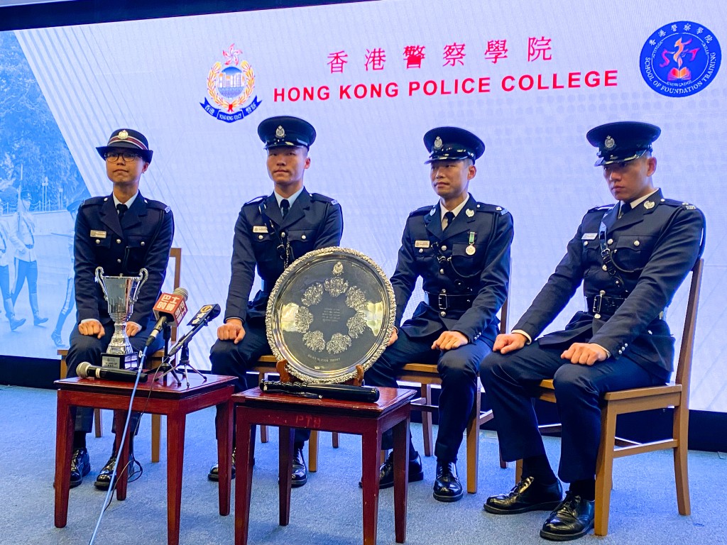 學警梁春美、鄢品豪、楊子健、丘逸龍(左至右)即將投身警務工作。 麥鍵瀧攝