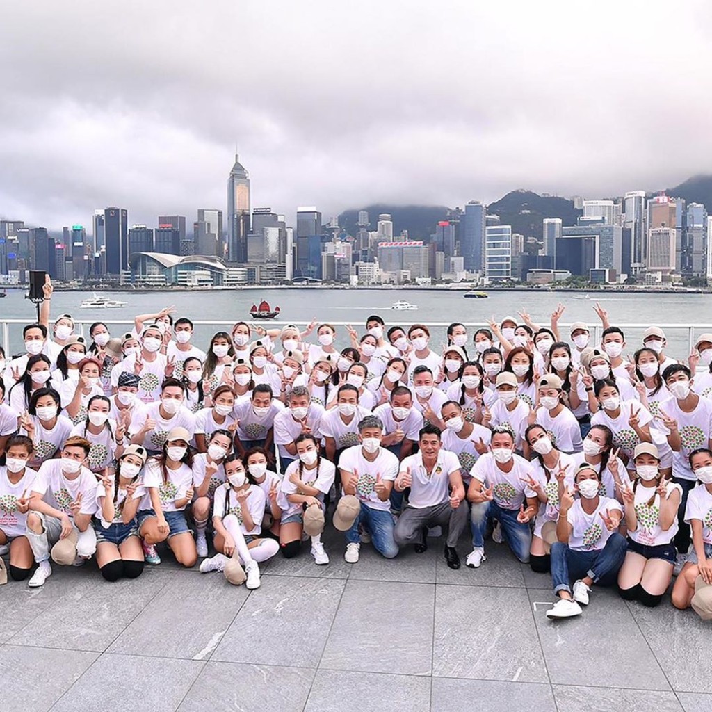 城城與一眾舞者努力演出獲得大眾支持。