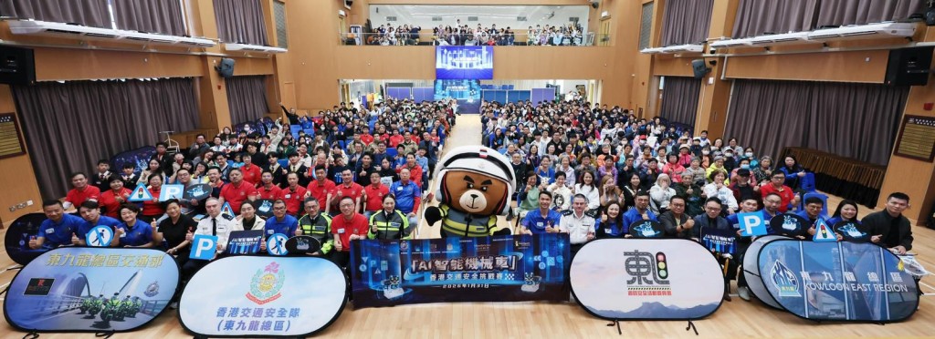 活動吸引逾 600 名青少年熱烈參與,眾人攜手共建道路安全和諧社區。 活動吸引逾 600 名青少年熱烈參與,眾人攜手共建道路安全和諧社區。