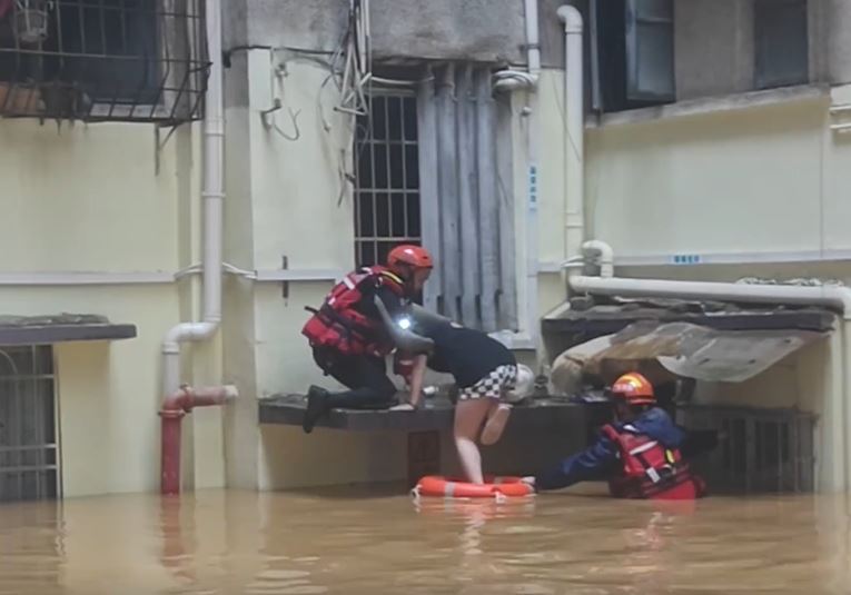 廣東連日暴雨，在多地造成嚴重破壞。