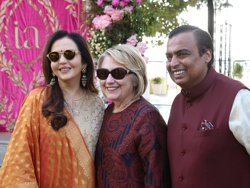 政卜商界名人，包括美国前第一夫人希拉莉亦有出席婚礼。ＡＰ