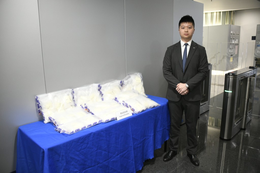 警方檢獲26公斤懷疑氯胺酮,市值約港幣1,050萬元。楊偉亨攝 警方檢獲26公斤懷疑氯胺酮,市值約港幣1,050萬元。楊偉亨攝