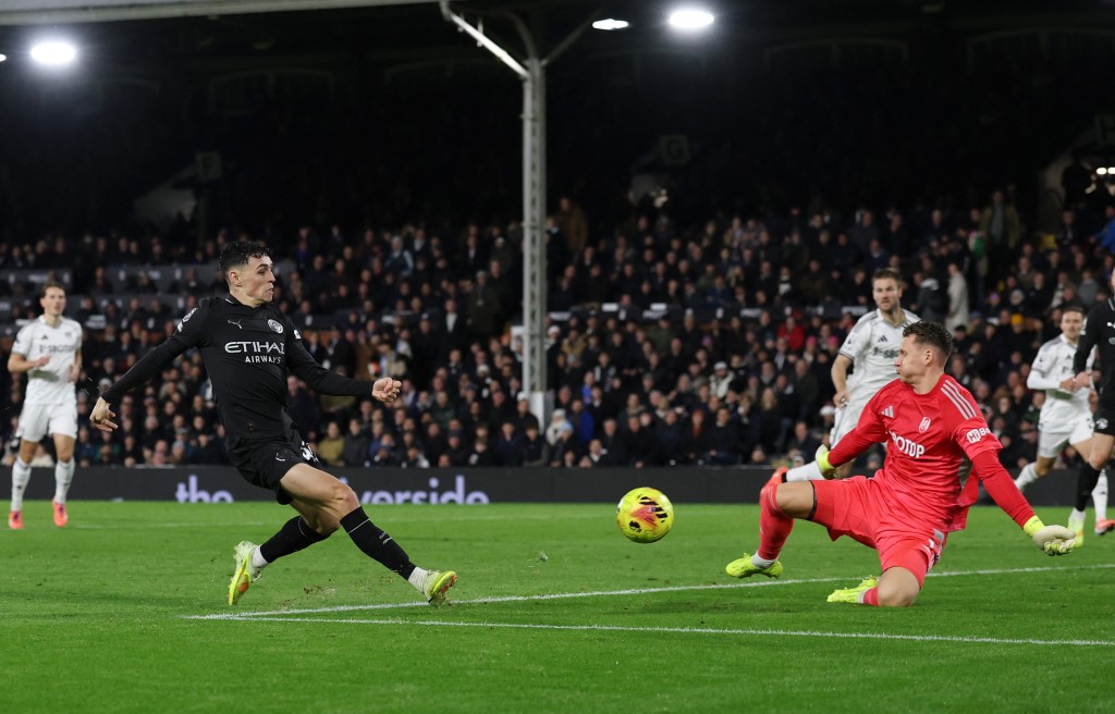 菲爾科頓下半場初段再入一球。路透社