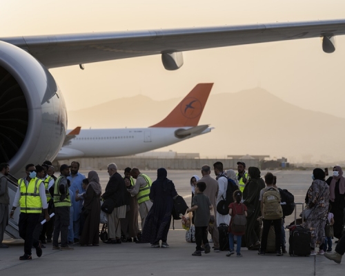 158外國人搭乘卡達航空公司離開阿富汗。AP