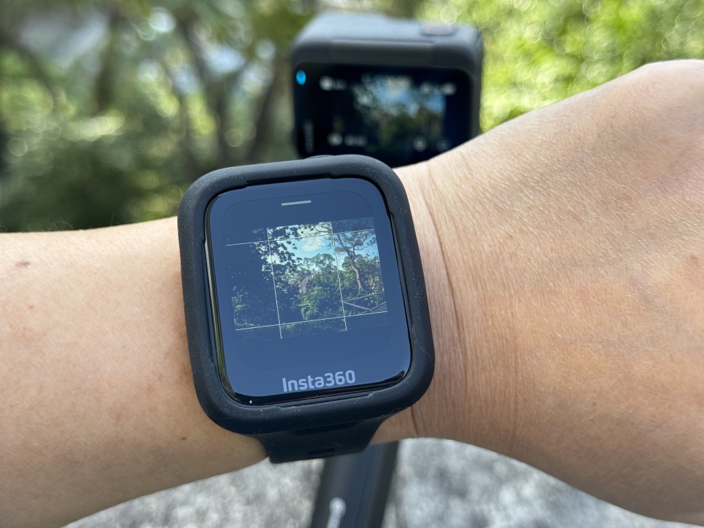 Insta360同步推出GPS Preview Remote,可以戴在手腕或扣在單車上,沿途即時預覽畫面。售價待定 Insta360同步推出GPS Preview Remote,可以戴在手腕或扣在單車上,沿途即時預覽畫面。售價待定
