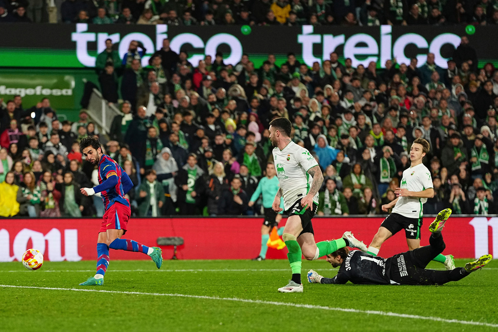 費倫托利斯為巴塞打開紀錄。美聯社 費倫托利斯為巴塞打開紀錄。美聯社