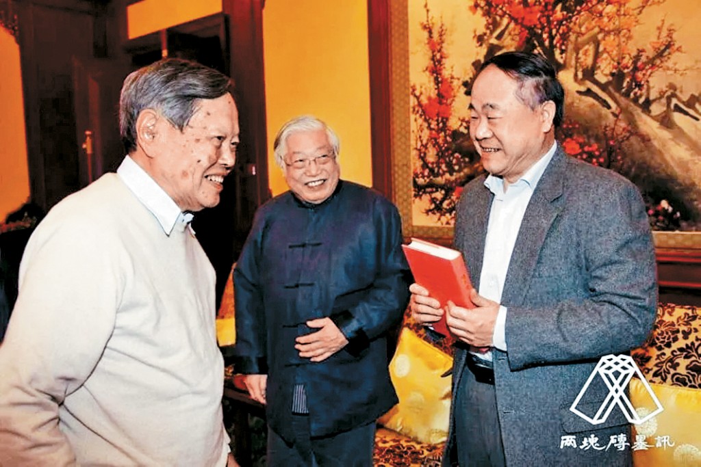 莫言(右)與楊振寧(左)曾多次見面。