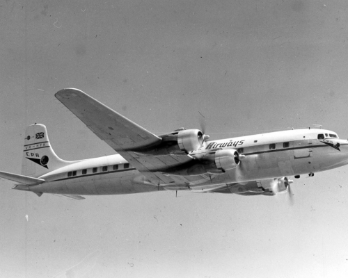 國泰航空60年前首架DC-6B客機。國泰航空網頁相片