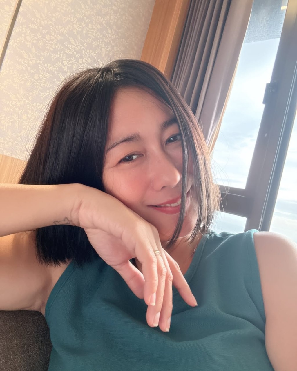 林利霏與老公張翰婚後育有一女,一家三口過著幸福生活。 林利霏與老公張翰婚後育有一女,一家三口過著幸福生活。