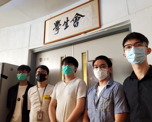 學生會會長吳智浩（中）