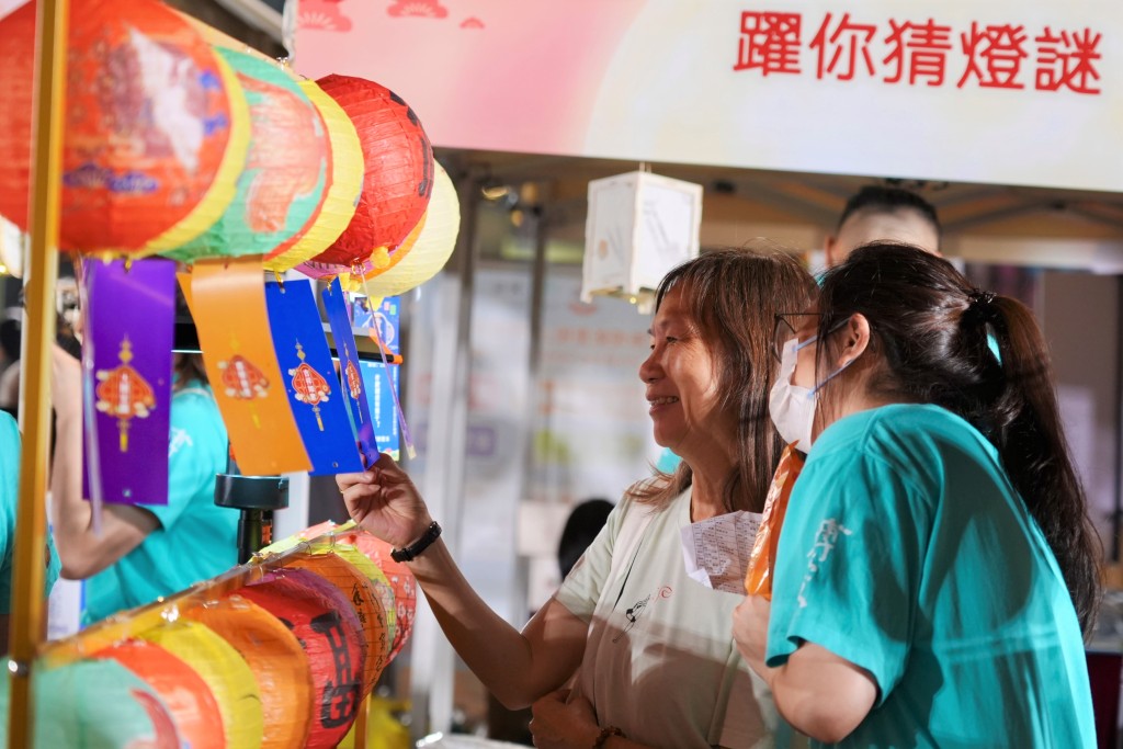 恒基今年連續第四年贊助博愛醫院舉行「博愛江夏圍村」中秋晚會。