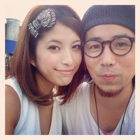 上原多香子12年與音樂人TENN結婚，但兩年後TENN自殺身亡。