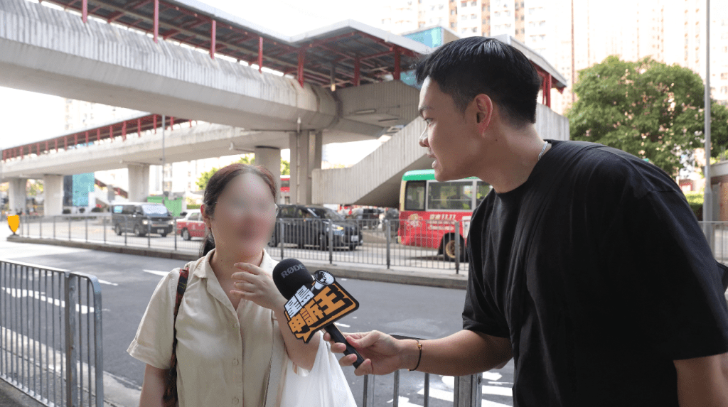 未有扣安全的女乘客稱今次幸好遇上記者,下次遇上警察執法的話「我應該唔識笑!」 未有扣安全的女乘客稱今次幸好遇上記者,下次遇上警察執法的話「我應該唔識笑!」