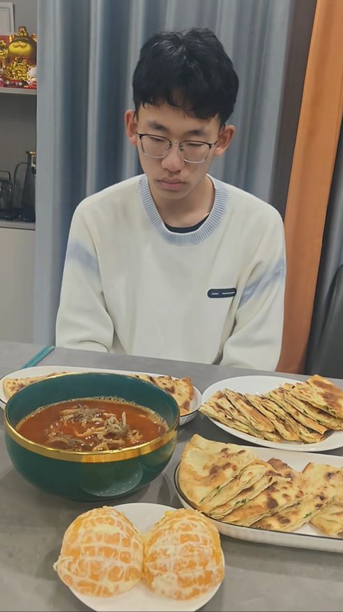 寧波人妻麗萍為16歲兒子每朝準備的極豐盛早餐。抖音