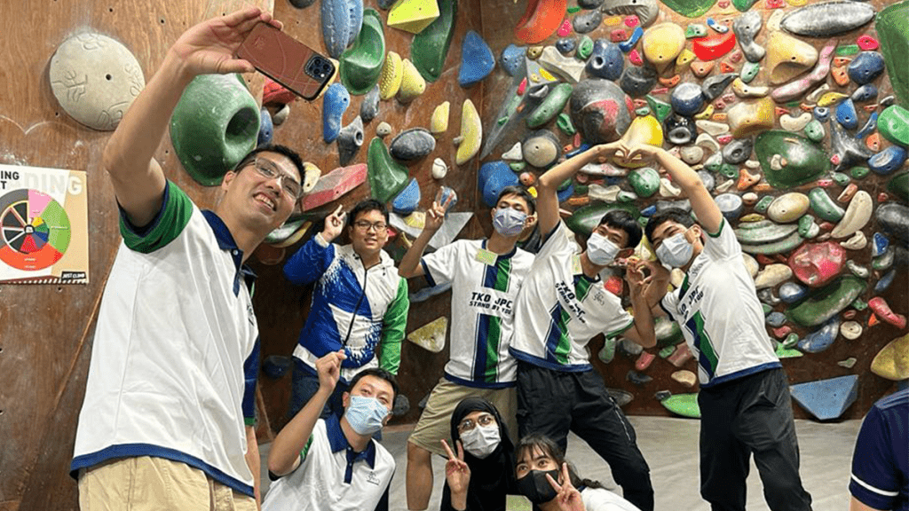 警方加入不少體能訓練,讓青少年在運動過程中鍛鍊體魄。