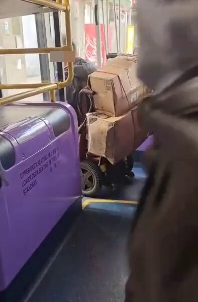 落車一刻。fb「屯門友」截圖 落車一刻。fb「屯門友」截圖