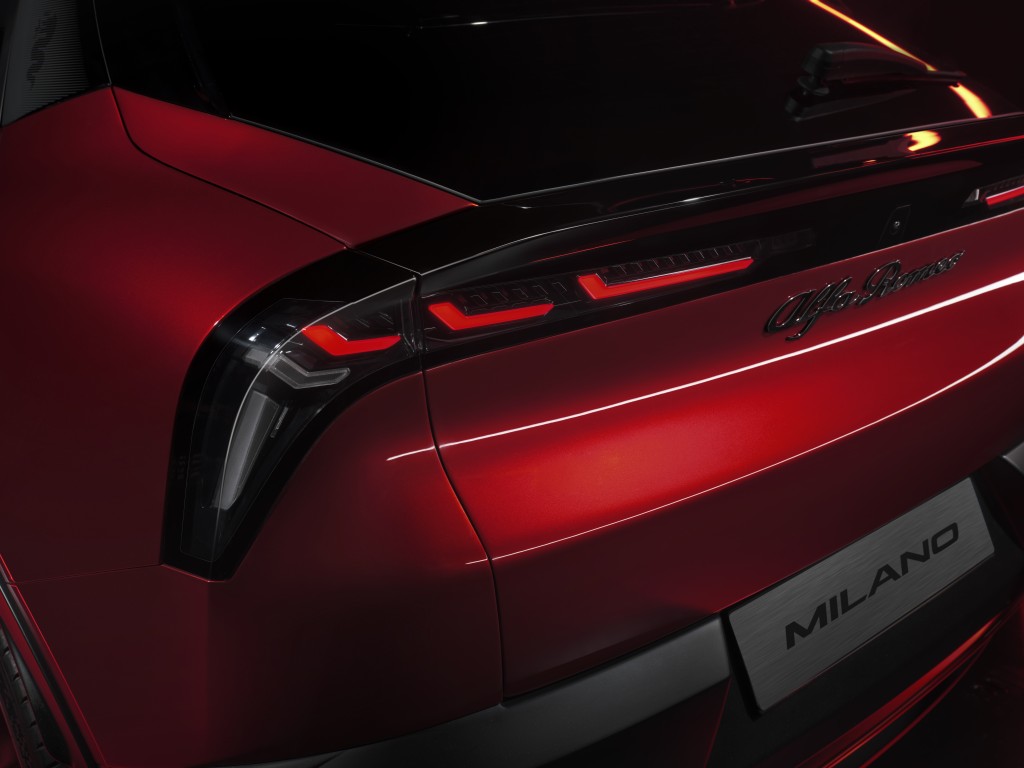 Alfa Romeo Milano全新纯电动SUV一体式LED尾灯组