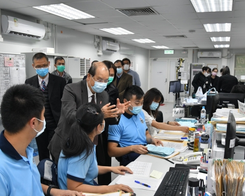 政務司司長張建宗視察大嶼山竹篙灣檢疫中心。