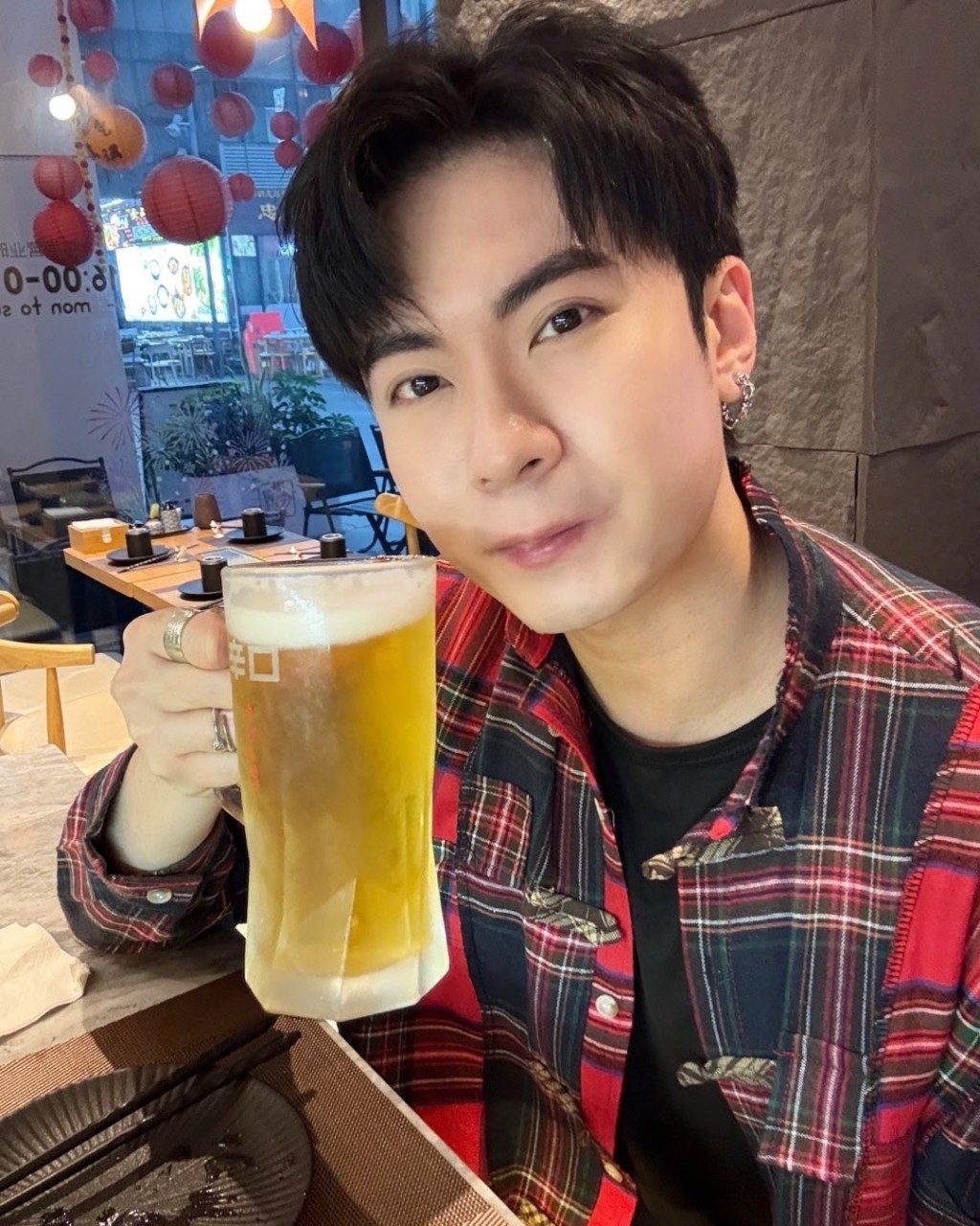 朱樂洺喜歡飲酒。