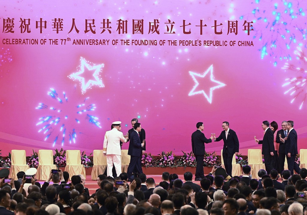 司局長分別發表國慶賀詞與感言。 司局長分別發表國慶賀詞與感言。