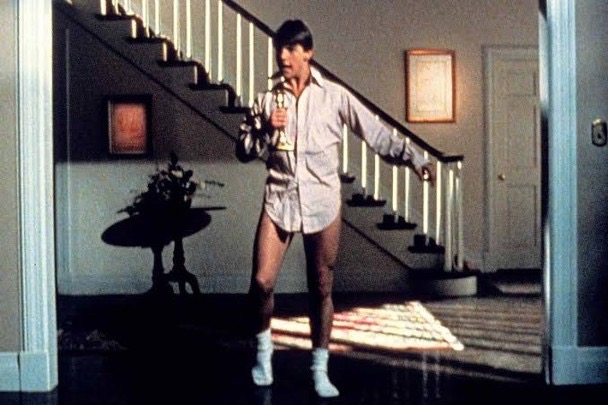 靚佬湯在1983年的舊作《乖仔也瘋狂》中,有經典跳舞場面。 靚佬湯在1983年的舊作《乖仔也瘋狂》中,有經典跳舞場面。