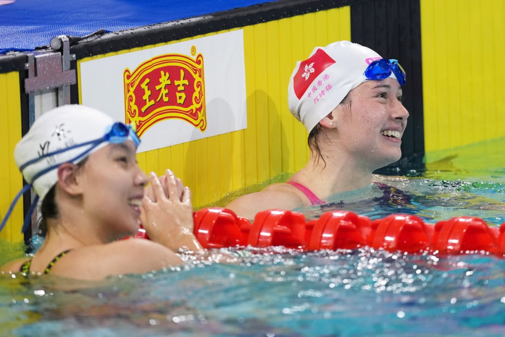 何詩蓓（右）。新華社資料圖片