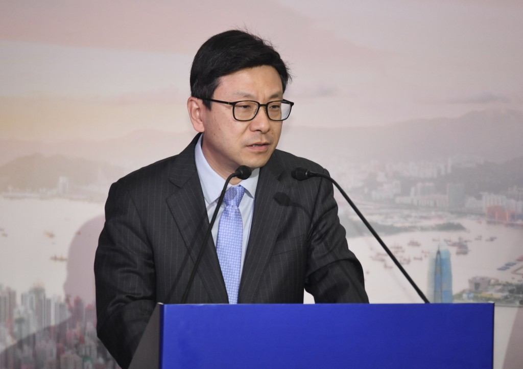 勞工及福利局局長孫玉菡表示，六合彩已成為家傳戶曉的名字，而購買六合彩會不但帶來希望，對社會也是好事。