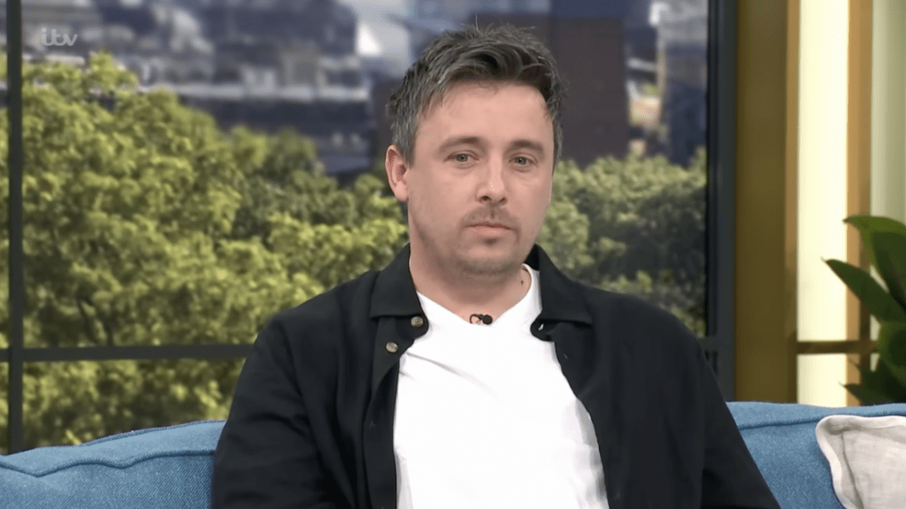 33岁单亲爸爸哈米尔（Steven Hamill）近日在电视节目中，分享一段既惊悚又令人反思的抗癌经历。ITV