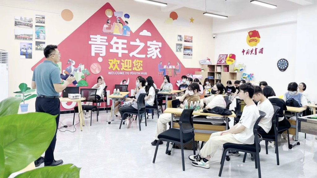 40歲以下青年黨員約佔3成半。 微博@禪城發布