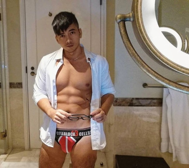  Nelbon一身肌肉。