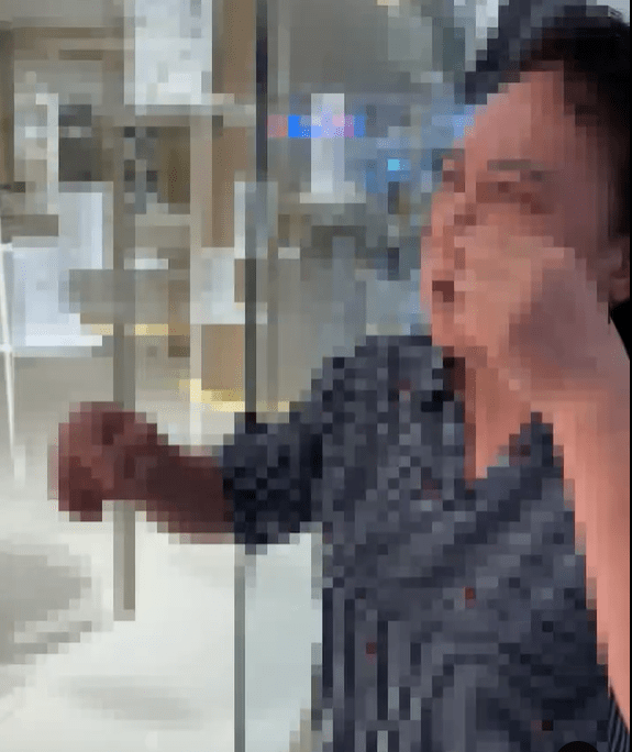 婦人指自己在使用相關產品後出現皮膚過敏，店員卻拒絕退款。Threads