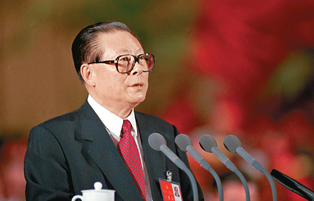 ■前國家主席江澤民遺體今日火化，明日上午十時在北京人民大會堂舉行全國追悼大會。