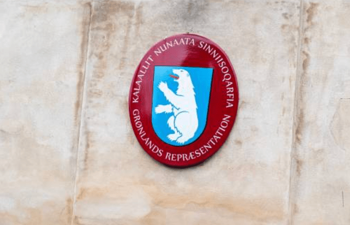 丹麥首相佛瑞德里克森多次形容特朗普的想法「荒唐」，強調格陵蘭是「非賣品」。法新社