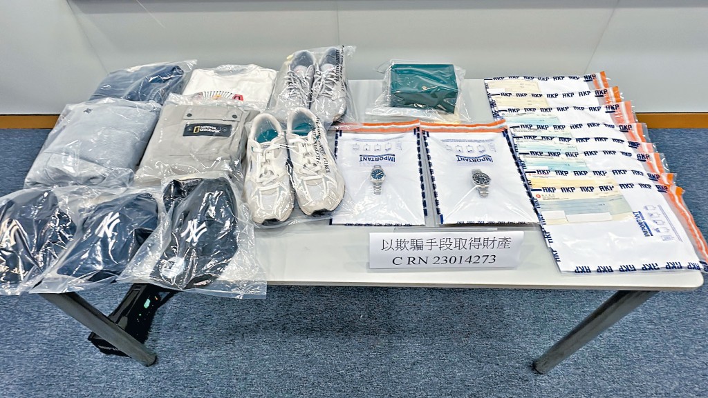 警方破網上購物「彈票黨」拘4人,行動中檢獲一批證物。