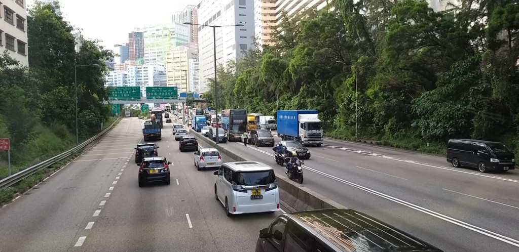荃灣路發生3車意外。網民劉志軒圖片