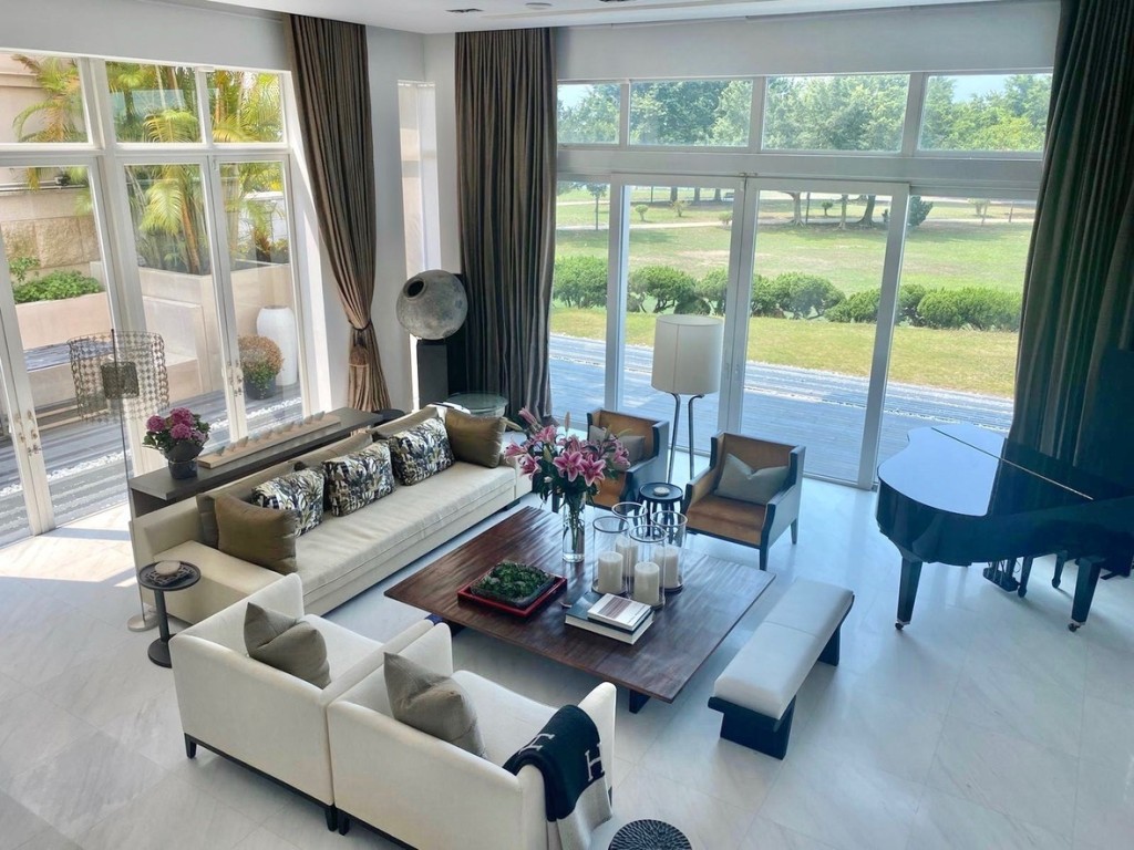 今日介绍的洋房拥有私家花园及平台。