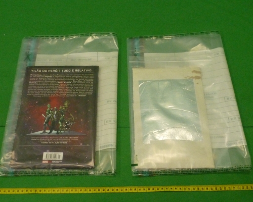 海關機場檢獲約250克懷疑可卡因。