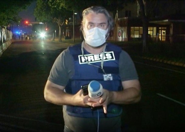 《德國之聲》記者直播中懷疑受美國警察攻擊。(網圖)