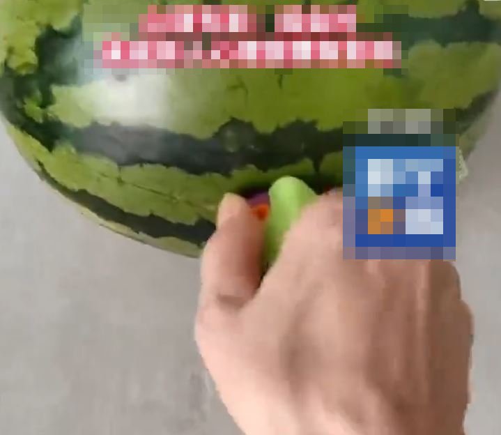 玩具「萝卜刀」在内地爆红，网上有影片可插穿西瓜。