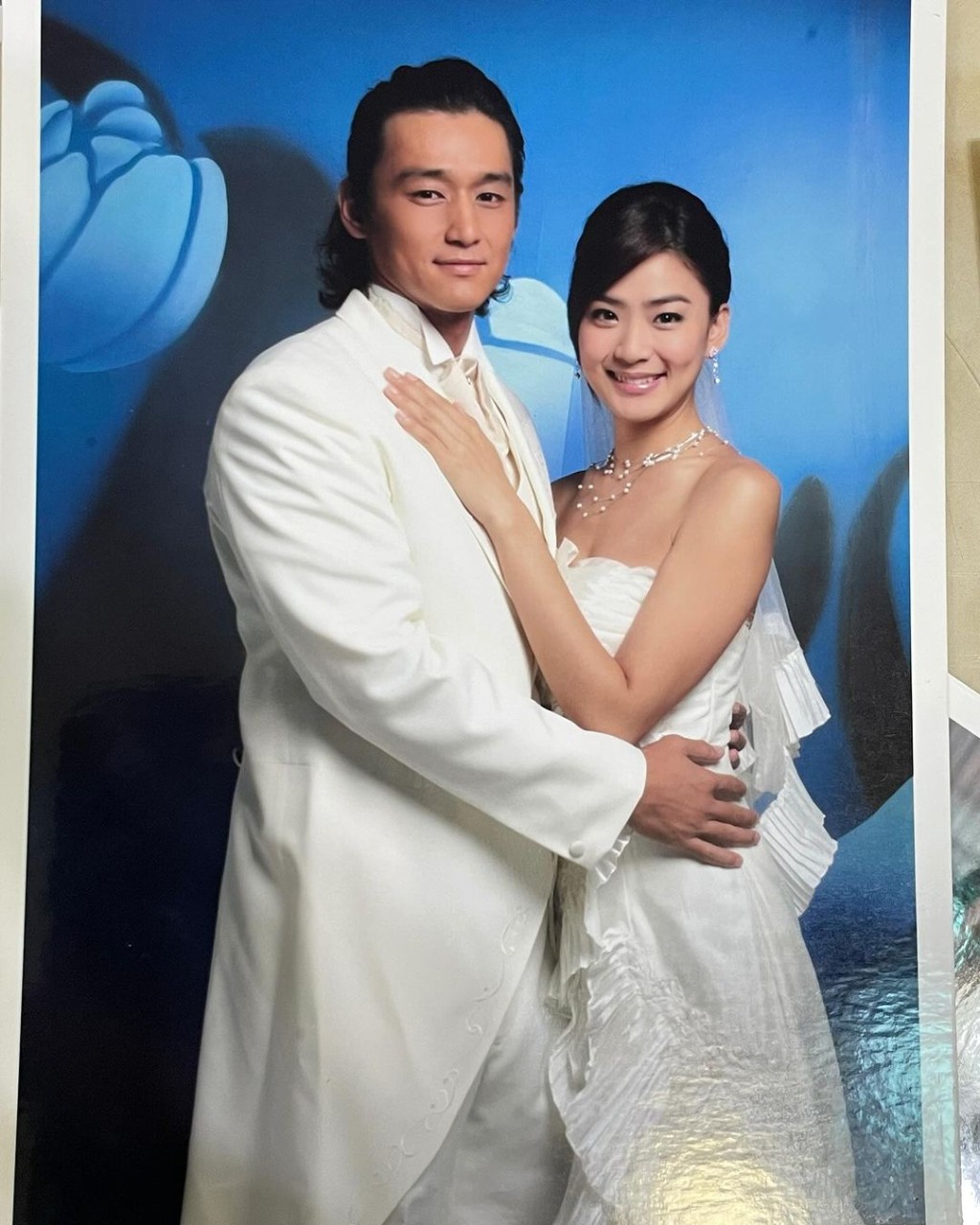 洪小鈴同時亦在IG貼出多張和張天霖的合照，宣佈結婚。