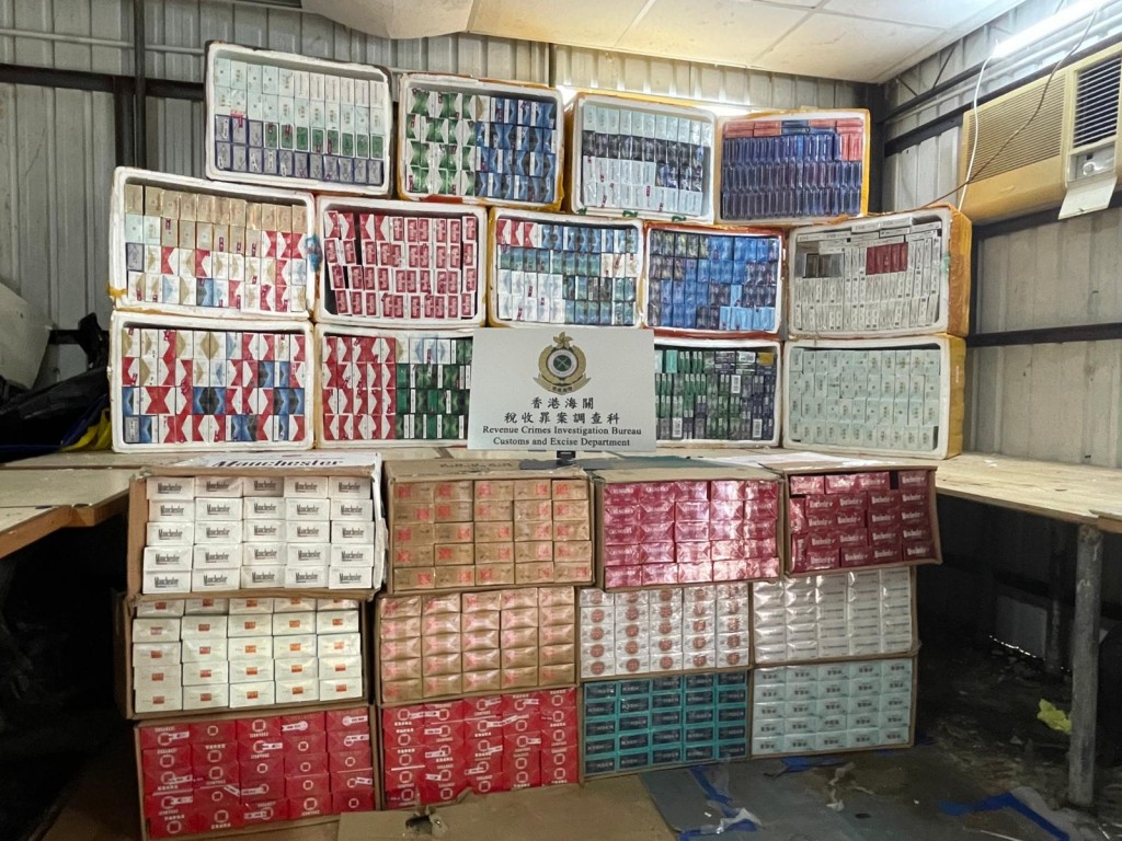 海關檢獲約34萬支私煙，估計市值150萬港元，應課稅值約110萬港元。