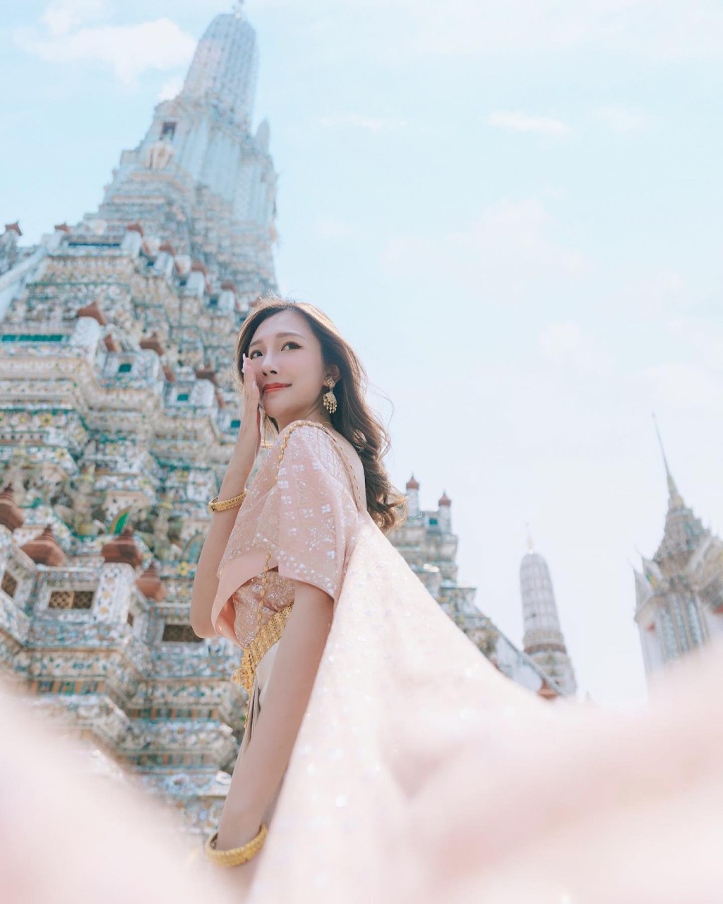 梁允瑜去年都有去过泰国曼谷，还着泰服打卡。